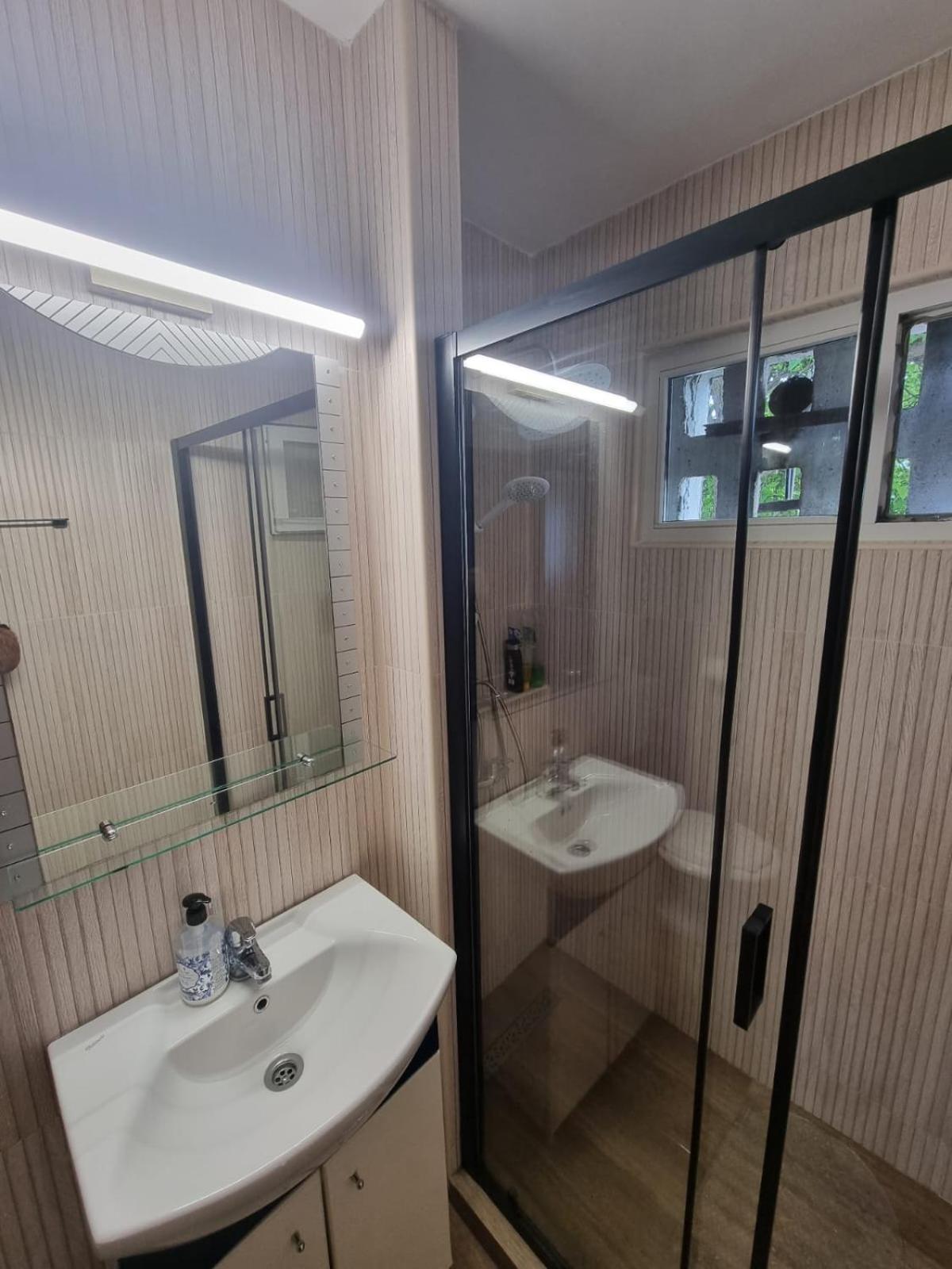 شقة Apartament Denis Orşova المظهر الخارجي الصورة