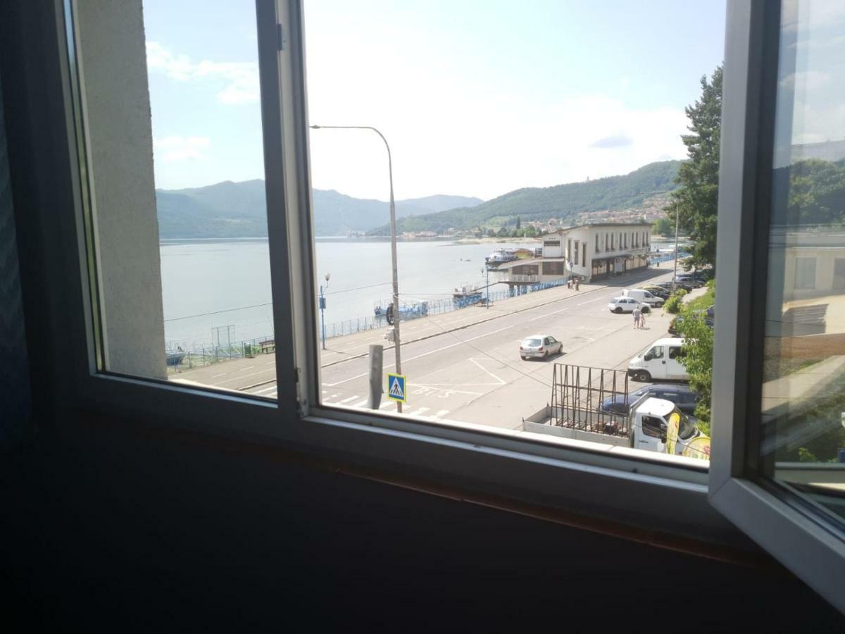 شقة Apartament Denis Orşova المظهر الخارجي الصورة